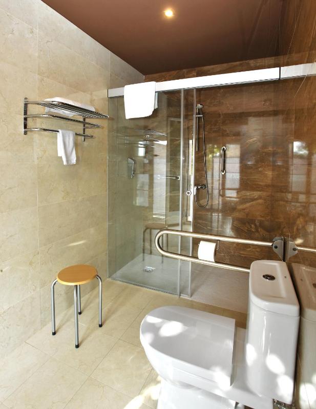 Double or Twin Room with Parking image 3