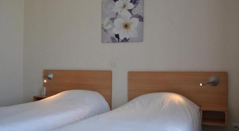 Twin Room image 3