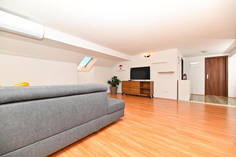 One-Bedroom Apartment with Terrace image 3