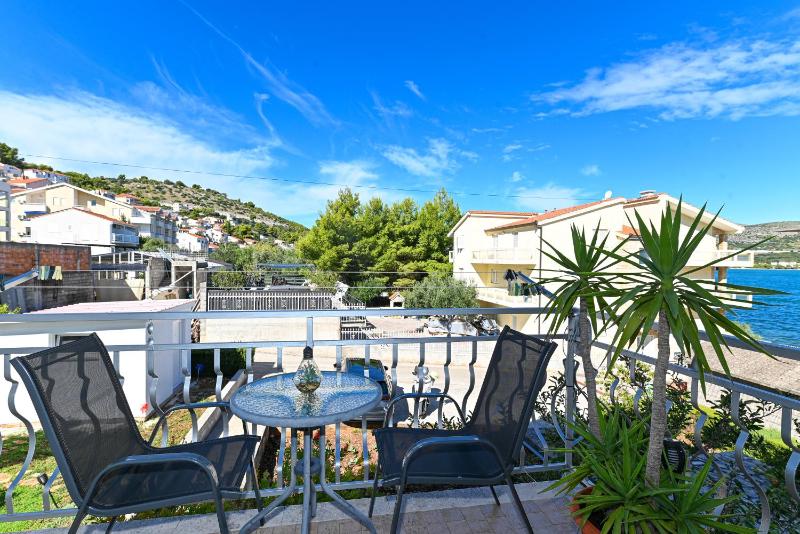 One-Bedroom Apartment with Terrace image 4