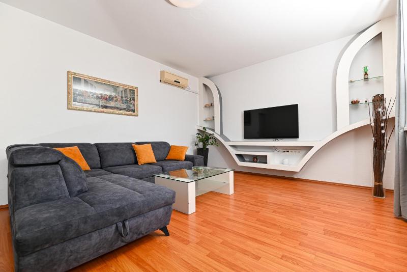 Two-Bedroom Apartment with Terrace and Sea View image 4