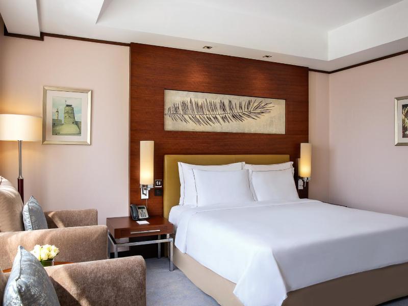 Deluxe King Room image 3