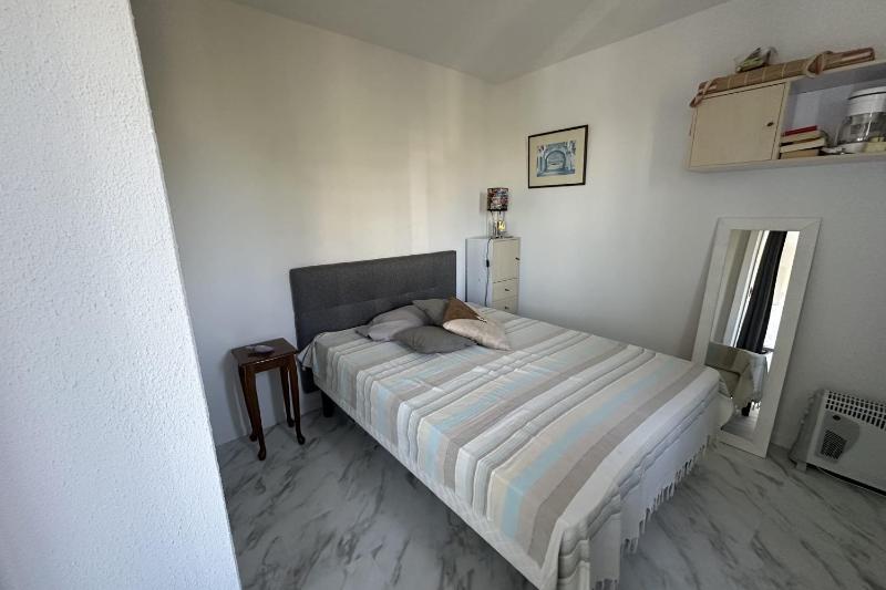 Beautiful renovated T2 - close to the beach - image 5