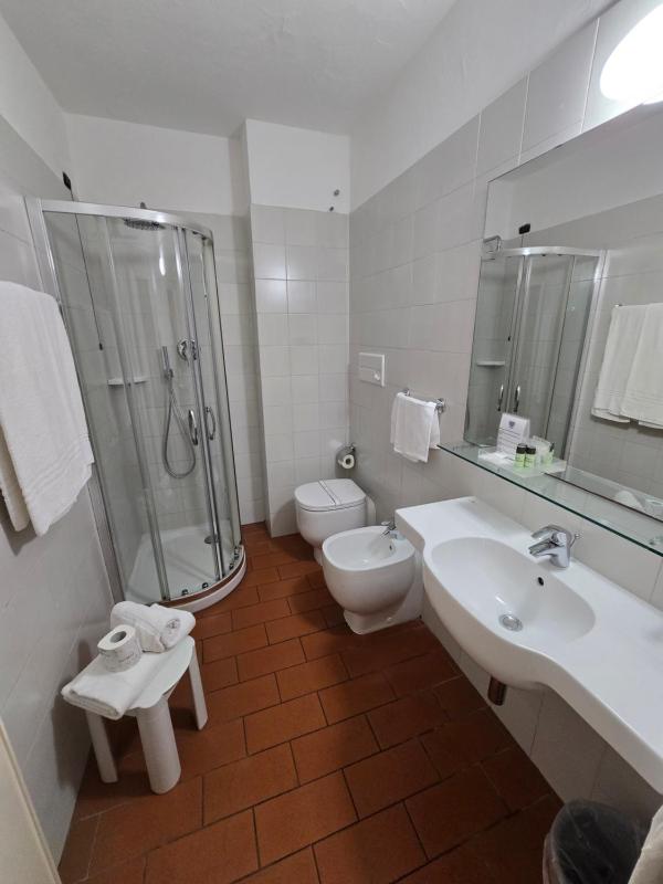 Standard Quadruple Room image 2