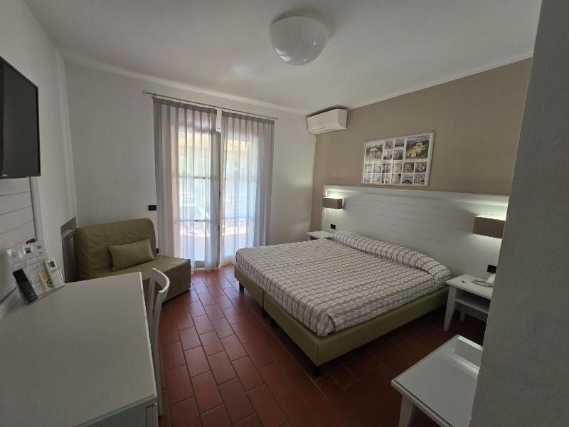 Superior Triple Room with Sea View image 1
