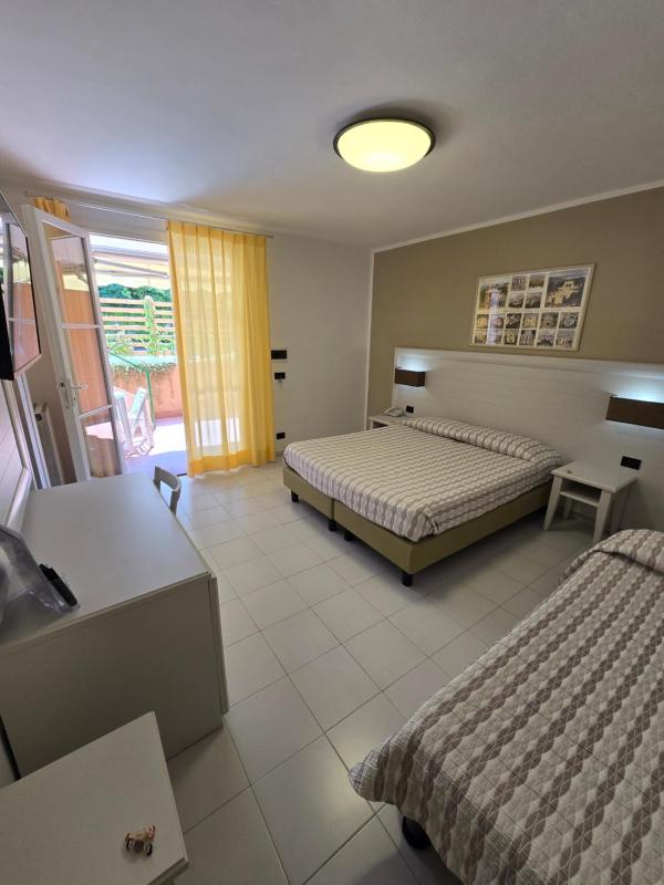 Standard Triple Room image 3