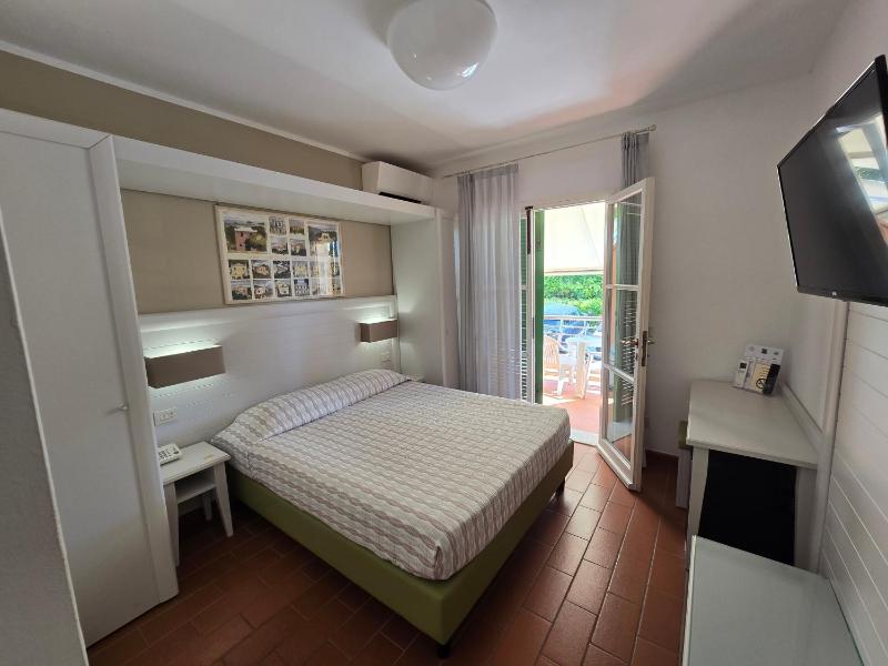Standard Double Room image 1