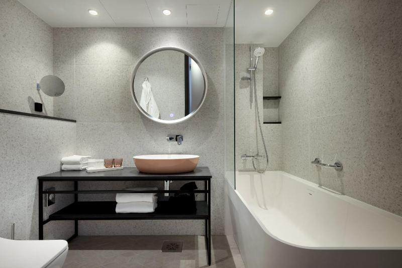 Double Room image 2