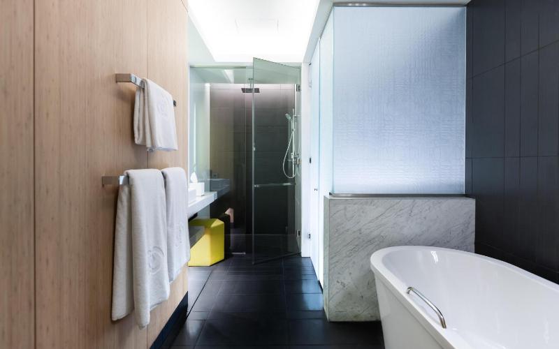 Luxury King Room with Club Access image 4
