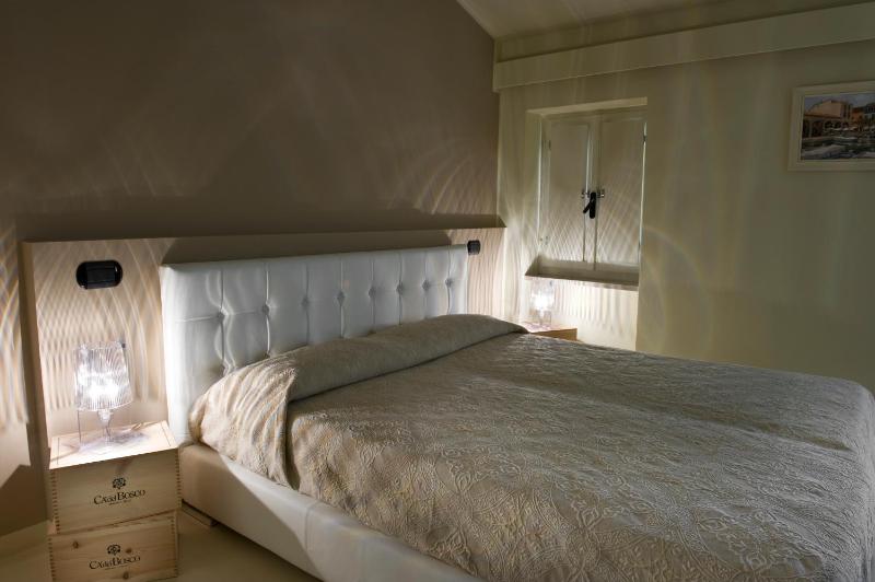 Double Room image 2