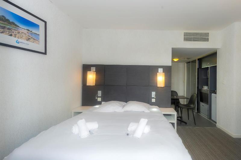 One-Bedroom Apartment image 3