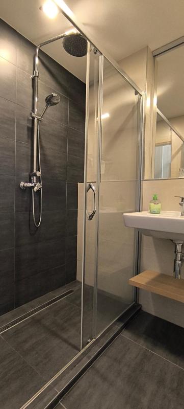 Twin Room image 4