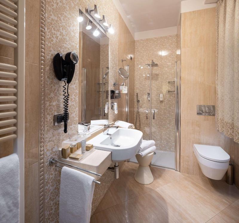 Junior Suite image 1