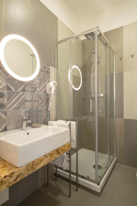 Deluxe Triple Room image 4