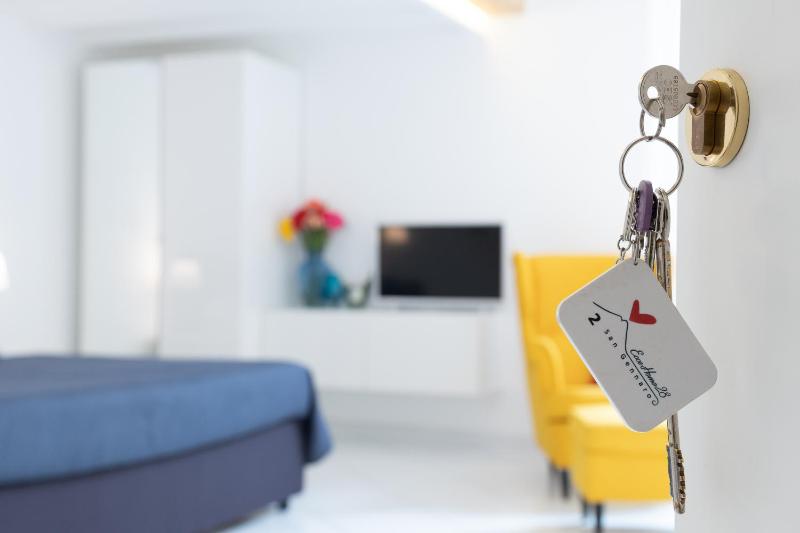 Deluxe Triple Room image 2