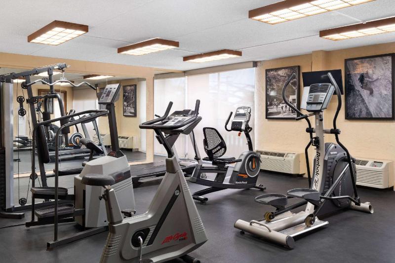 Ramada Tucson - image 16