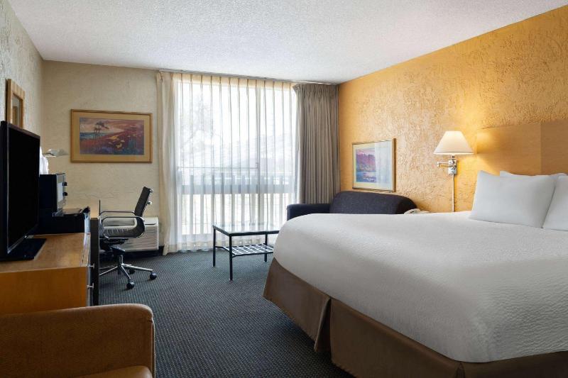 Ramada Tucson - image 35