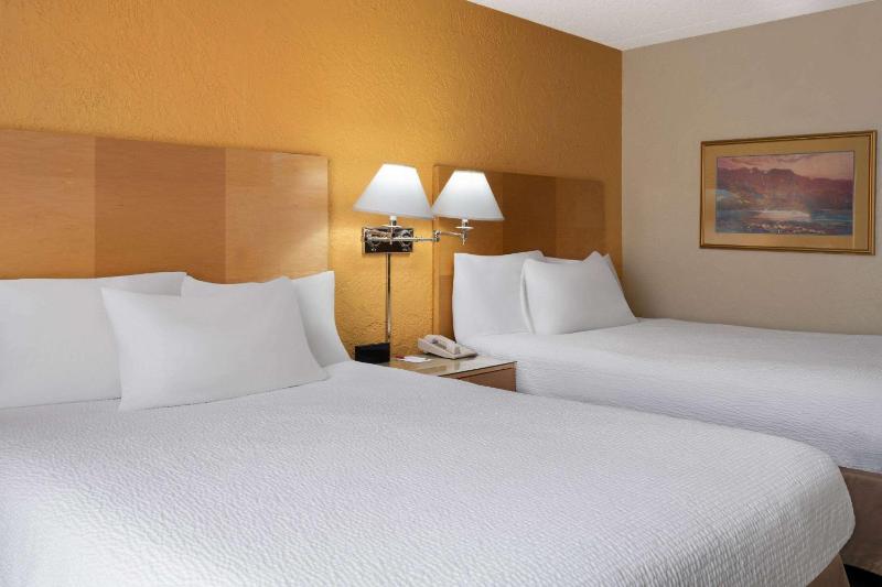 Ramada Tucson - image 18