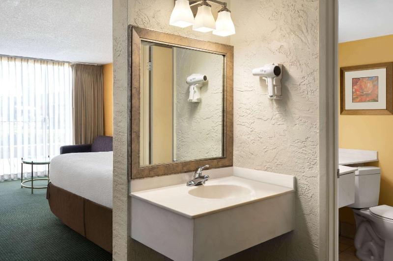 Ramada Tucson - image 50