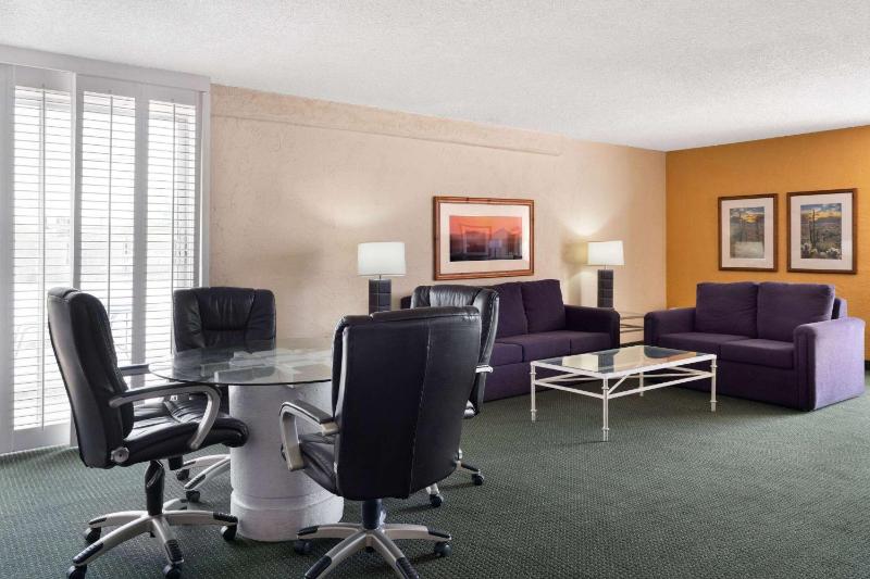 Ramada Tucson - image 15