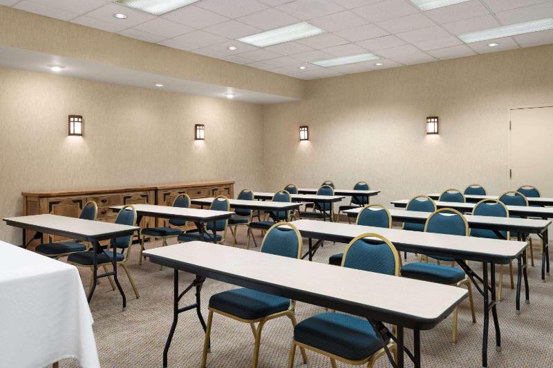 Ramada Tucson - image 17