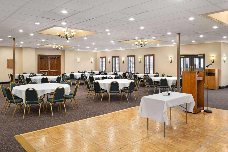 Ramada Tucson - image 9