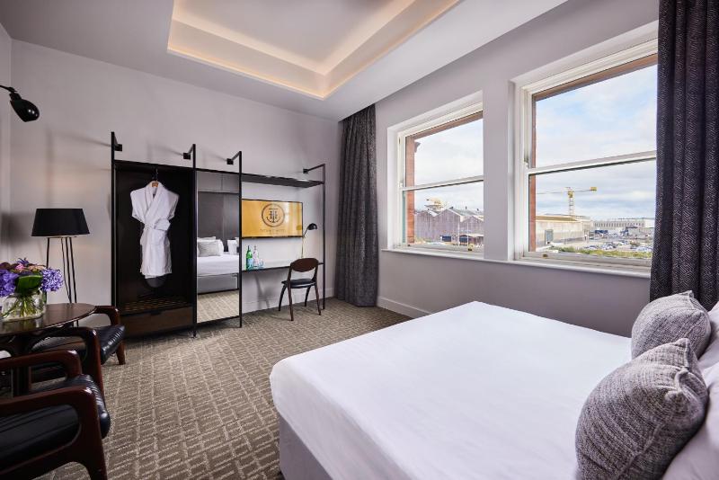 Superior Suite image 3
