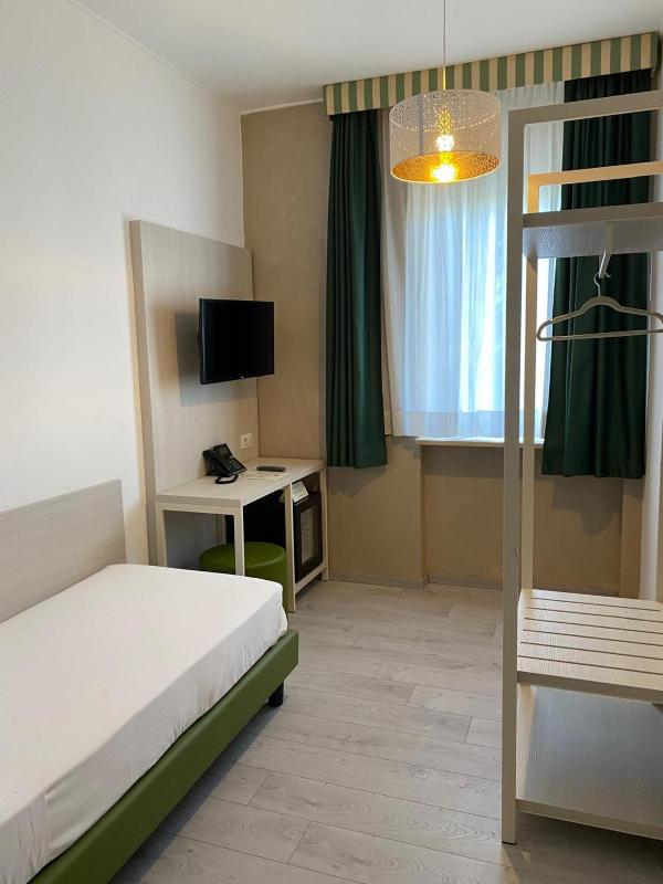 Single Room image 4