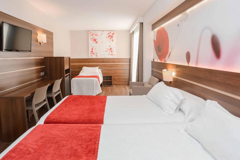 Triple Room with View image 4