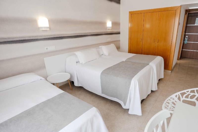 Standard Triple Room (2 Adults + 1 Child) image 4