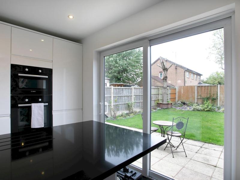 Charming Home - Free Parking - Private Garden - Pass the Keys - image 18