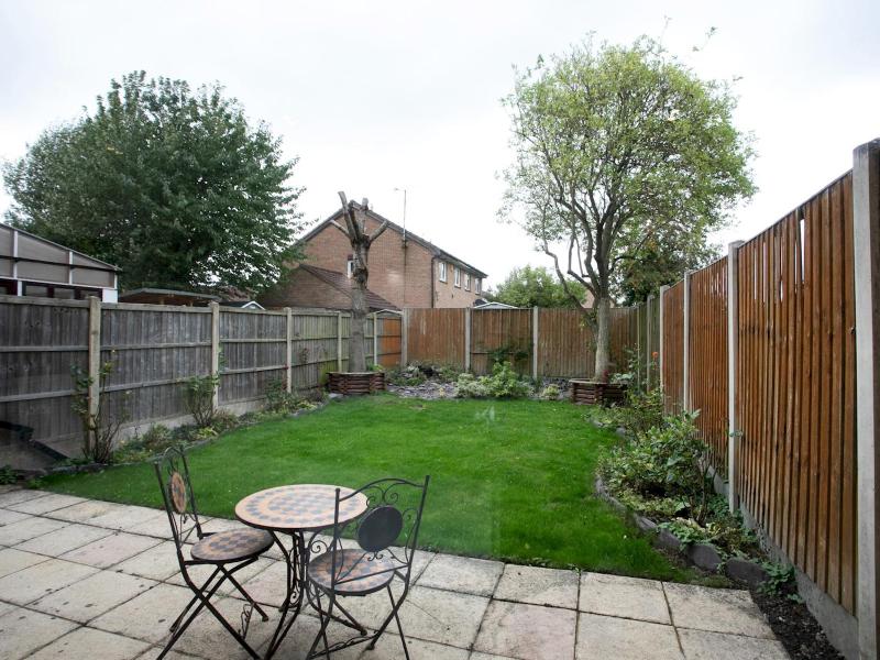Charming Home - Free Parking - Private Garden - Pass the Keys - image 26