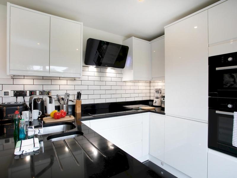 Charming Home - Free Parking - Private Garden - Pass the Keys - image 46