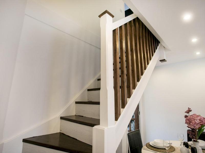 Charming Home - Free Parking - Private Garden - Pass the Keys - image 29