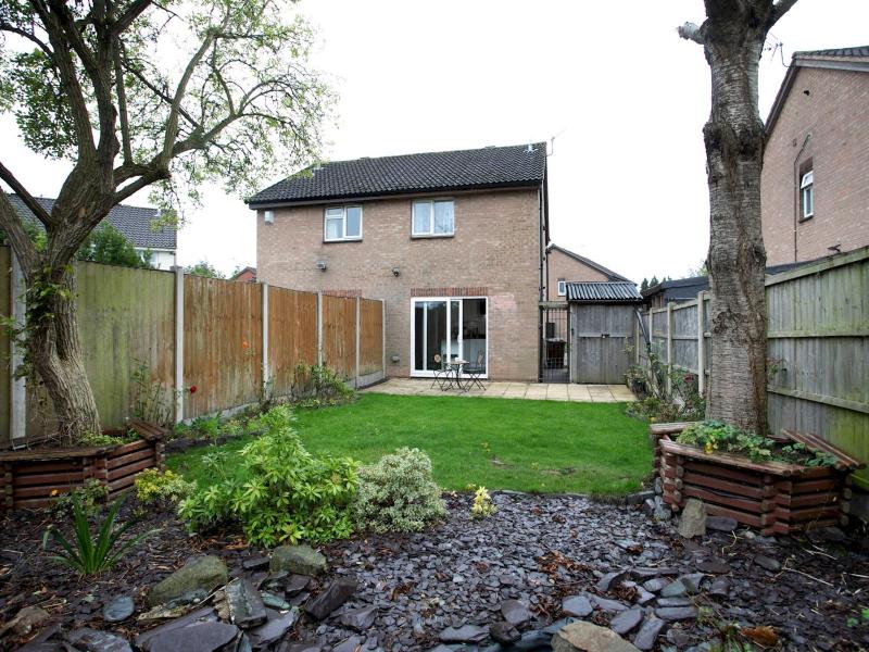 Charming Home - Free Parking - Private Garden - Pass the Keys - image 40