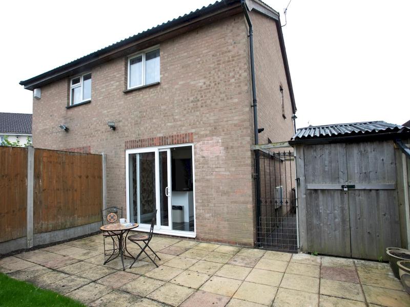 Charming Home - Free Parking - Private Garden - Pass the Keys - image 23