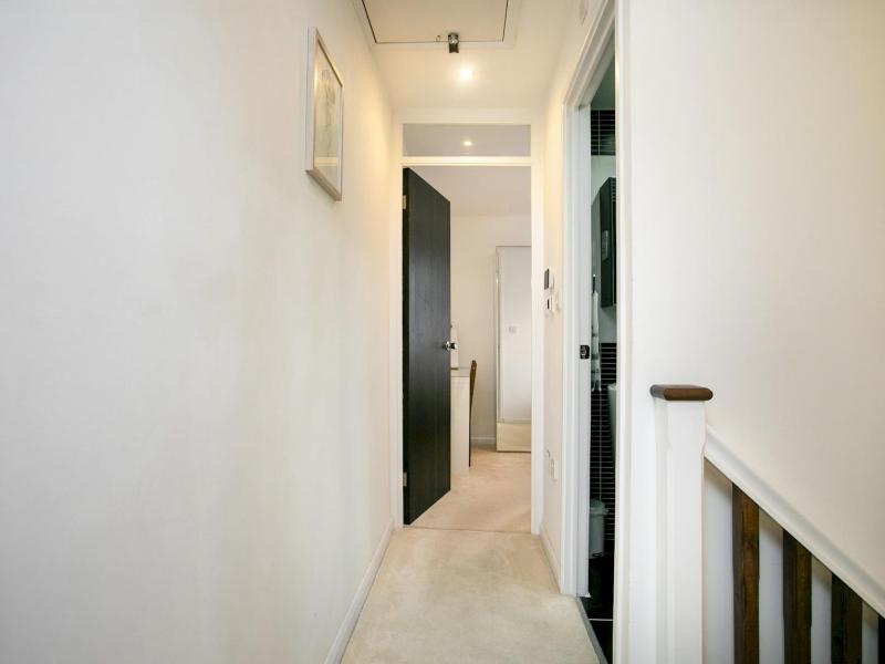 Charming Home - Free Parking - Private Garden - Pass the Keys - image 22