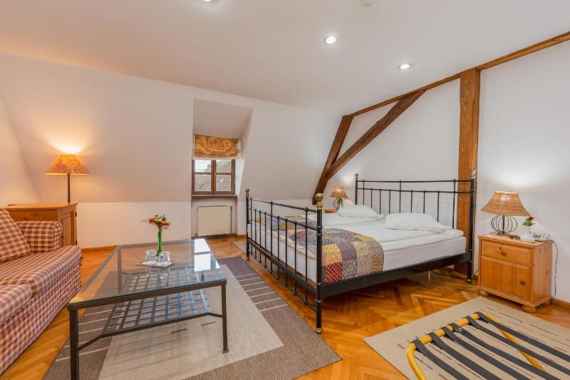 Double Room image 3