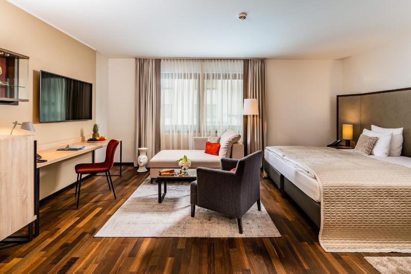 Executive Room image 4