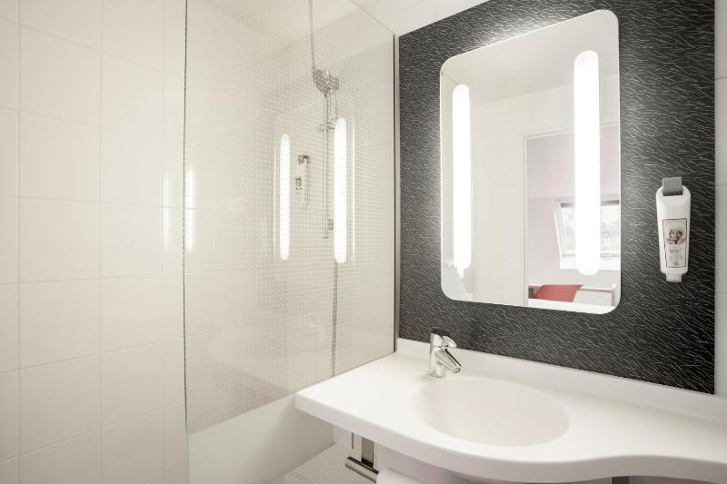 Standard Double Room image 2