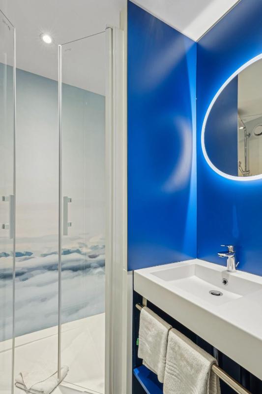 Standard Twin Room image 3