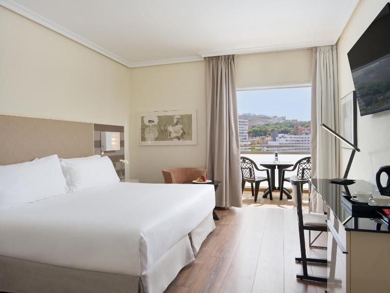 Double or Twin Room image 3