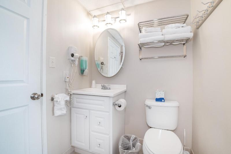 Superior King Suite image 3