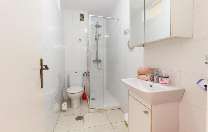 Amazing Apartment In Torrevieja - image 6