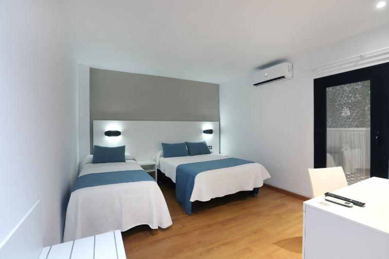 Standard Double or Twin Room image 3