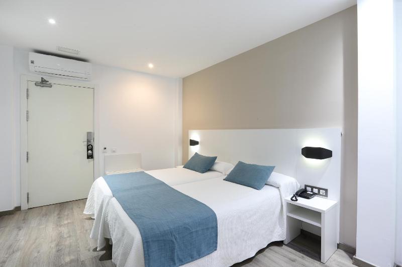 Standard Simple Room image 3