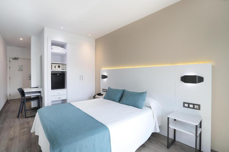 Superior Double or Twin Room with City View image 3