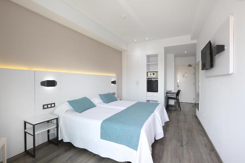 Standard Double or Twin Room image 1