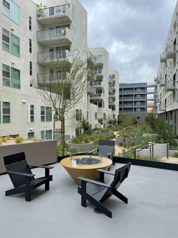 Glamorous Getaway in Hollywood - image 3