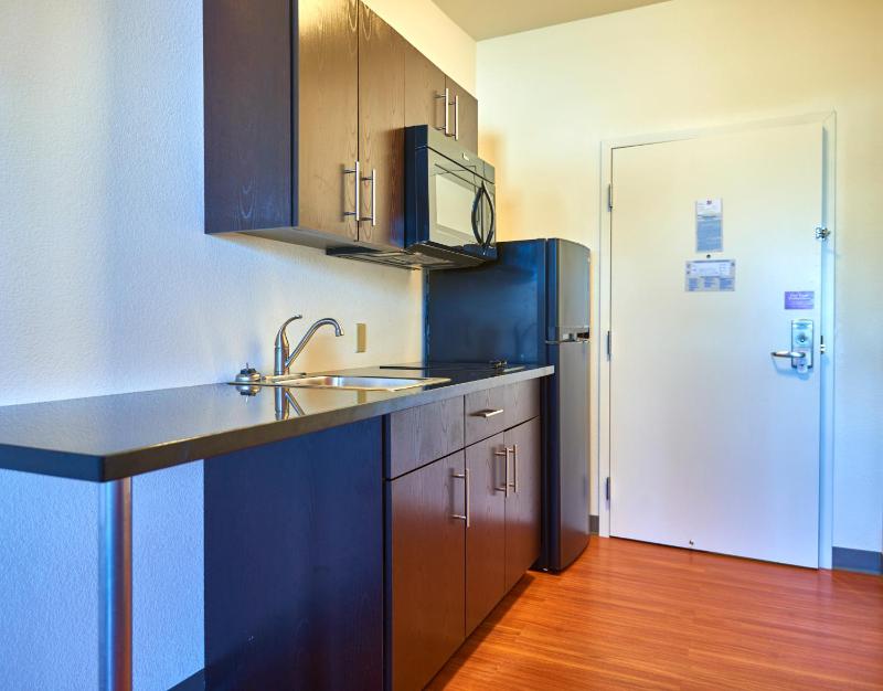 Deluxe Quadruple Room - Non-Smoking image 1